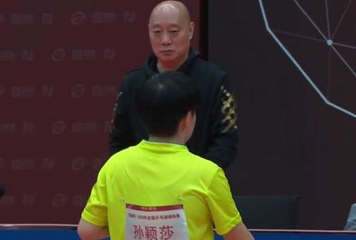 呈现出一个 呈现出一个